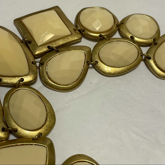 Cream & Antiqued Gold Tone Statement Necklace - Picture 8 of 8